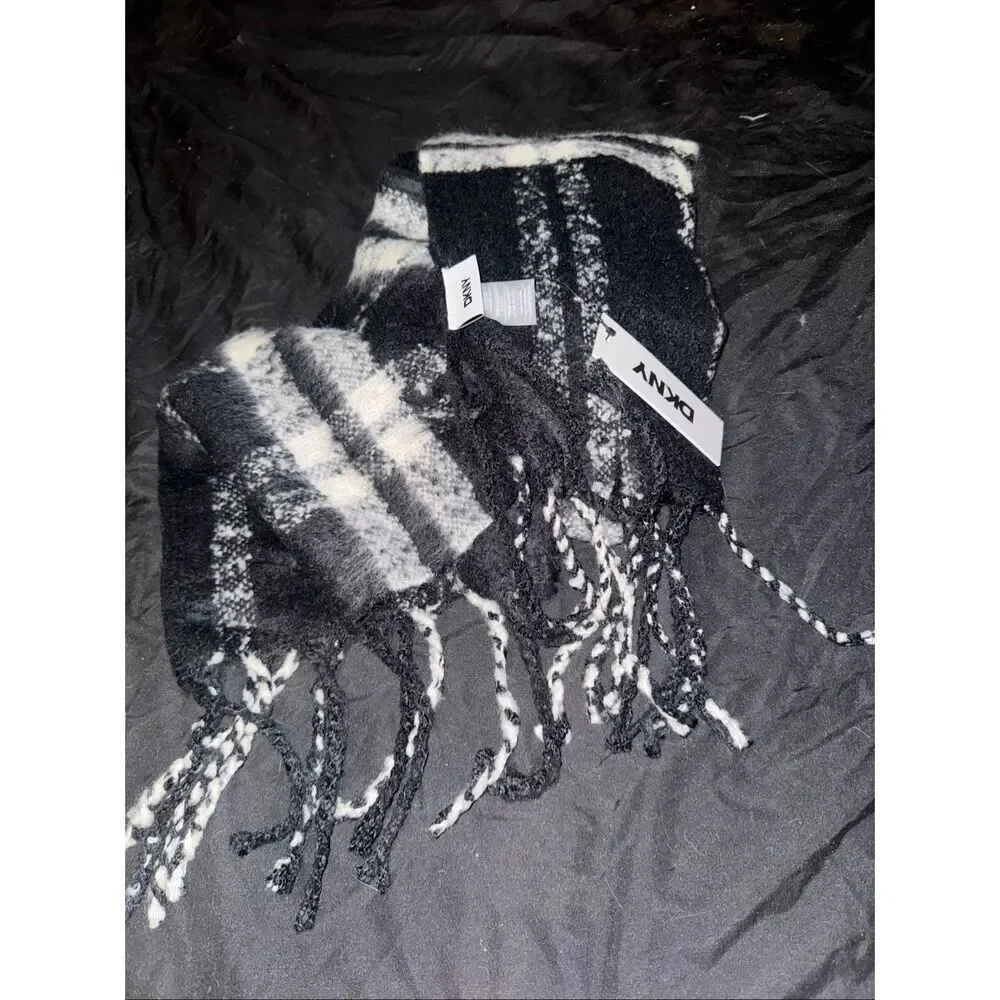 NWT DKNY scarf